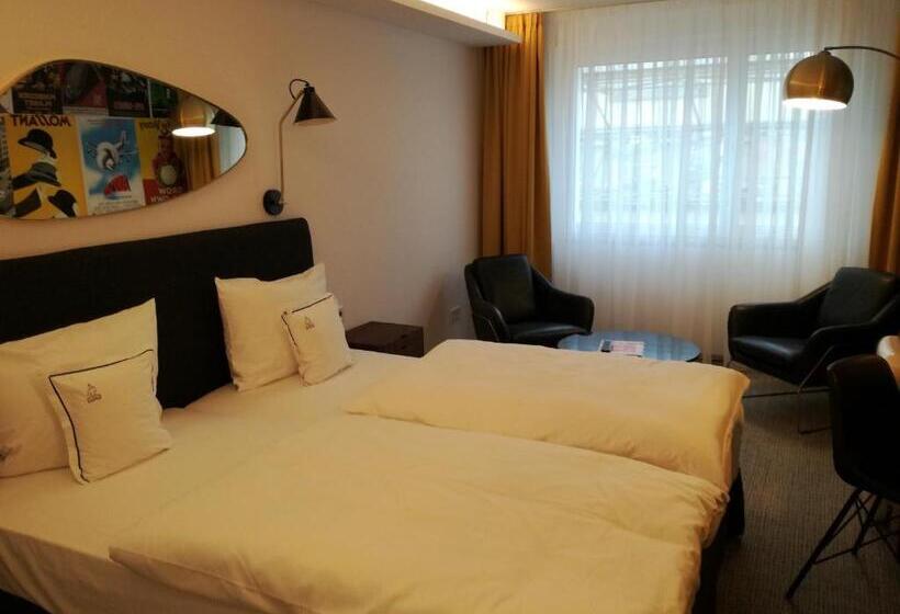 اتاق لوکس, Empire