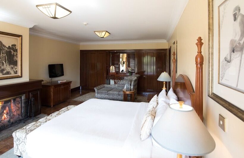 디럭스 룸, Fairmont Mount Kenya Safari Club