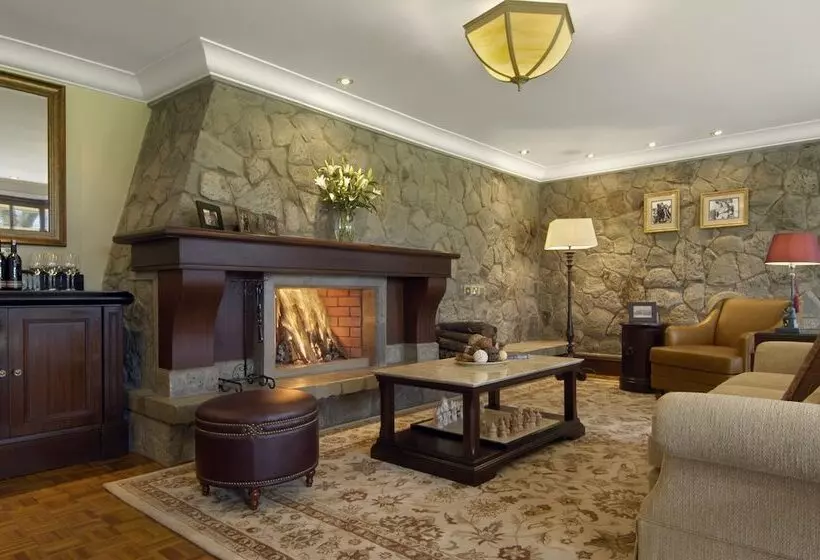 سوییت, Fairmont Mount Kenya Safari Club