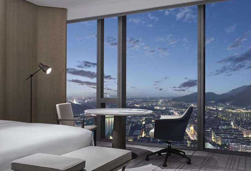 Номер Deluxe Вид на Горы, Millennium Hilton Seoul