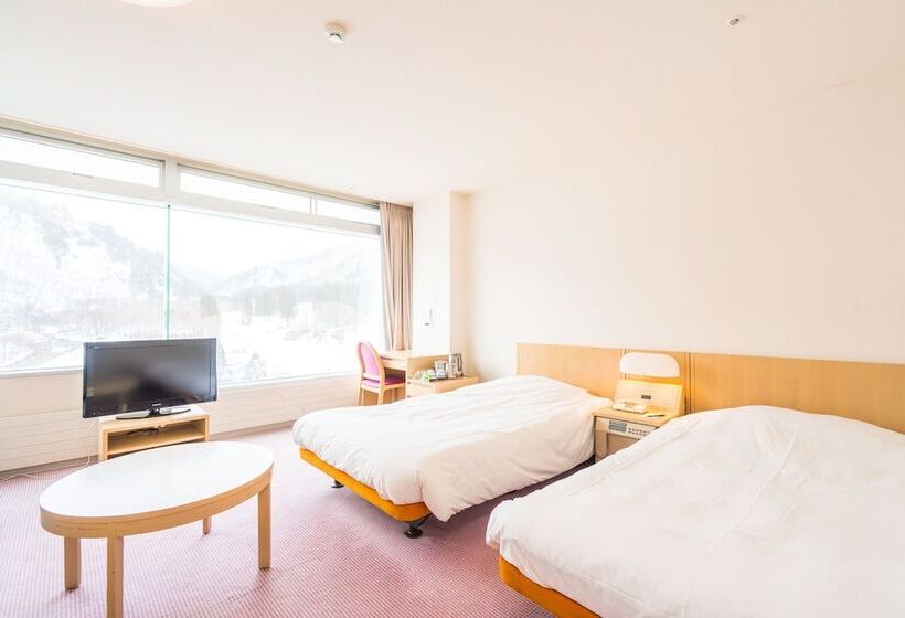 غرفة عائلية, Naeba Prince