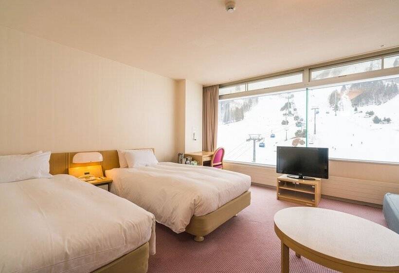 غرفة عائلية, Naeba Prince