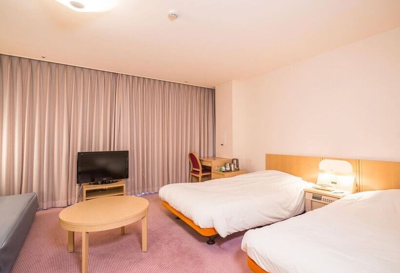 غرفة عائلية, Naeba Prince