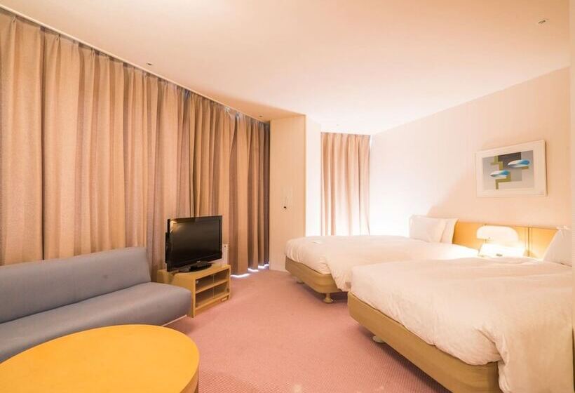 غرفة عائلية, Naeba Prince