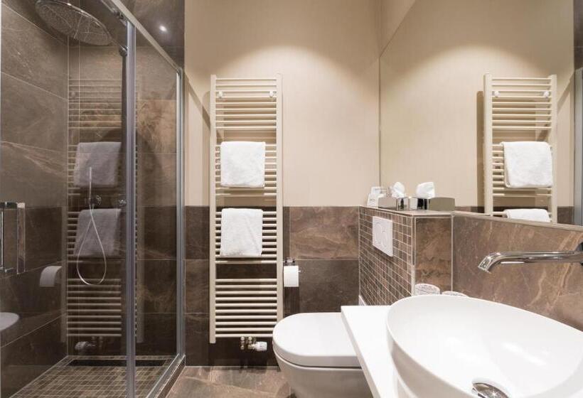 اتاق سوپریور یک تخته, Perrin Former Carlton