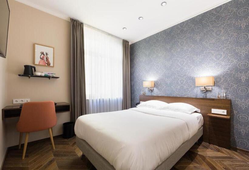 اتاق سوپریور یک تخته, Perrin Former Carlton