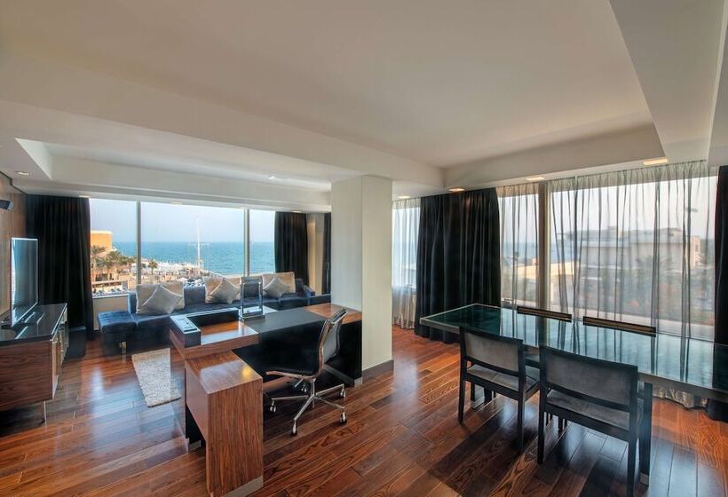 سوییت با چشم‌انداز دریا, Radisson Blu Hotel, Kuwait