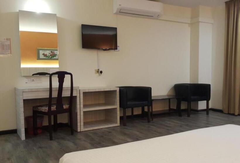 חדר משפחתי, Red Rock