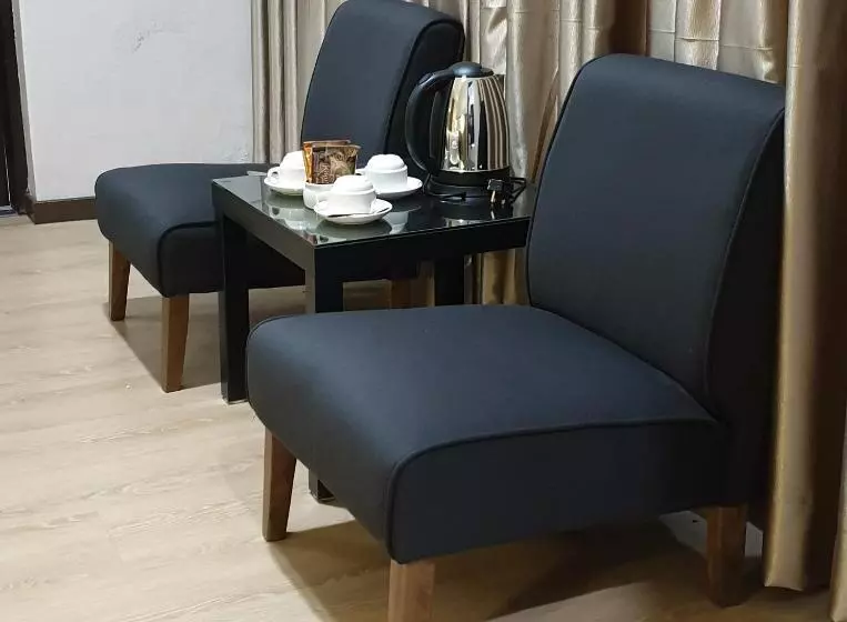 Suite Familiar, Samila