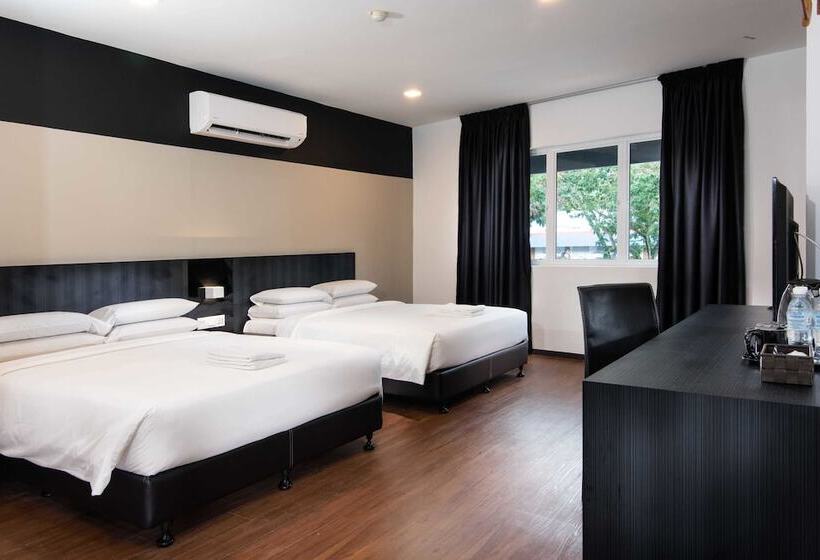 חדר משפחתי, Waterfall