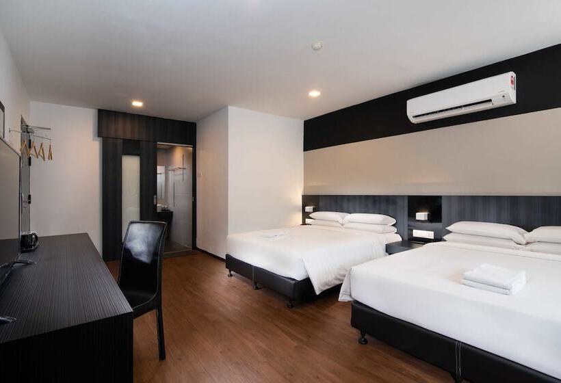 חדר משפחתי, Waterfall