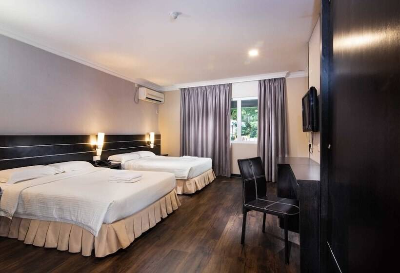 חדר משפחתי, Waterfall