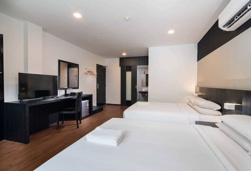 חדר משפחתי, Waterfall