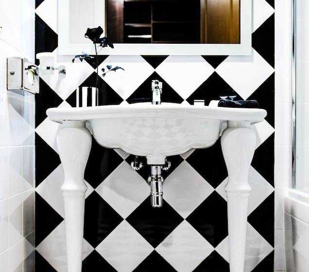 اتاق سوپریور, Ax The Victoria