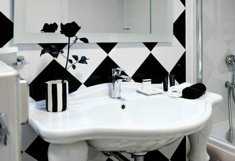 اتاق کلاسیک, Ax The Victoria