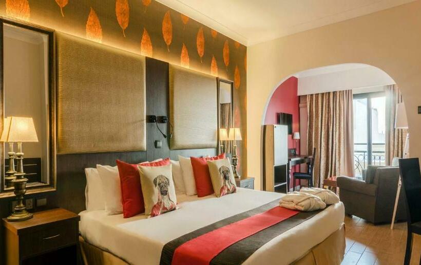 سوییت جونیور, Ax The Victoria