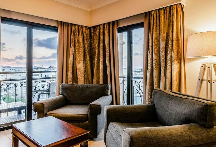 سوییت جونیور, Ax The Victoria