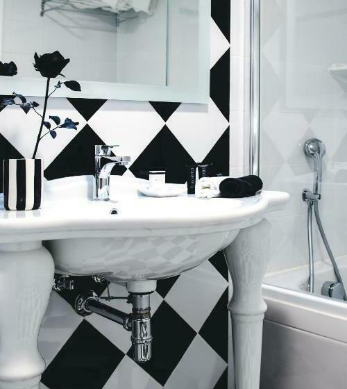 سوییت جونیور, Ax The Victoria