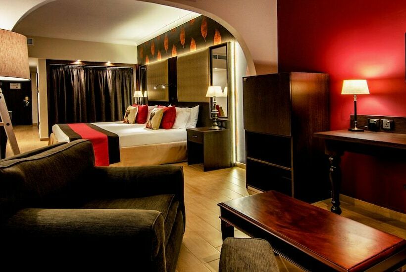 سوییت لوکس, Ax The Victoria