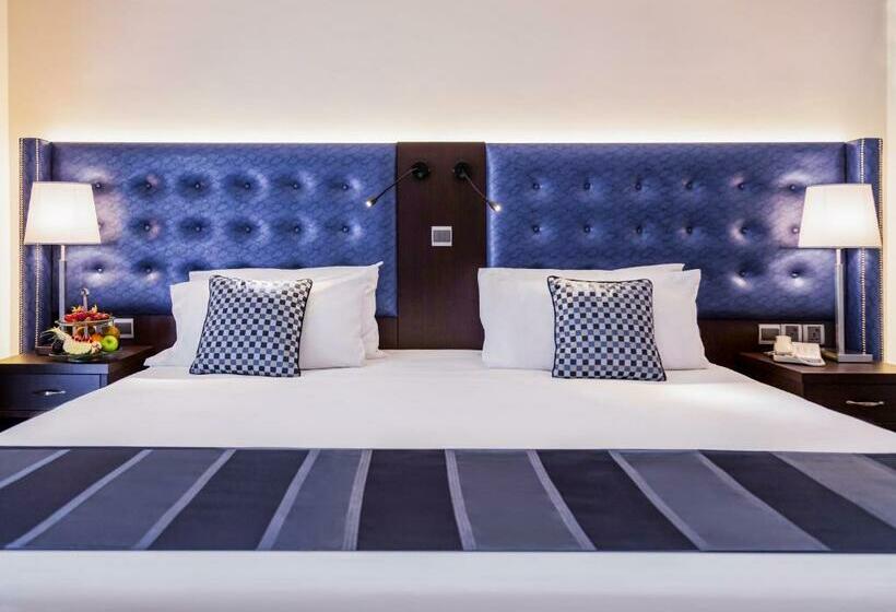 اتاق اساندارد با چشم‌انداز جانبی به دریا, Ax The Victoria