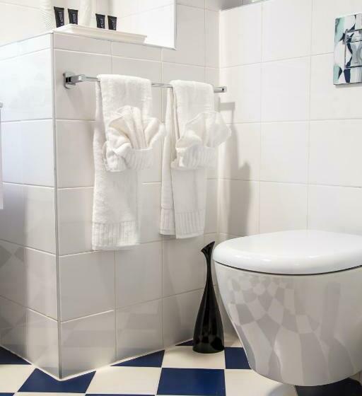 اتاق اساندارد با چشم‌انداز جانبی به دریا, Ax The Victoria