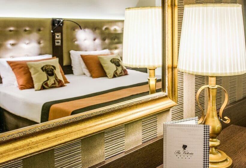 اتاق کلاسیک یک تخته, Ax The Victoria