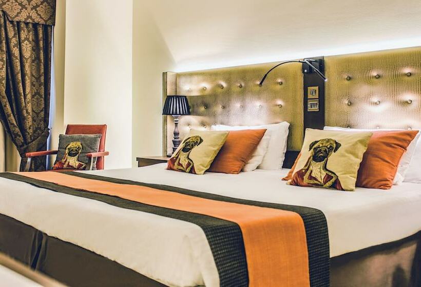 اتاق کلاسیک یک تخته, Ax The Victoria