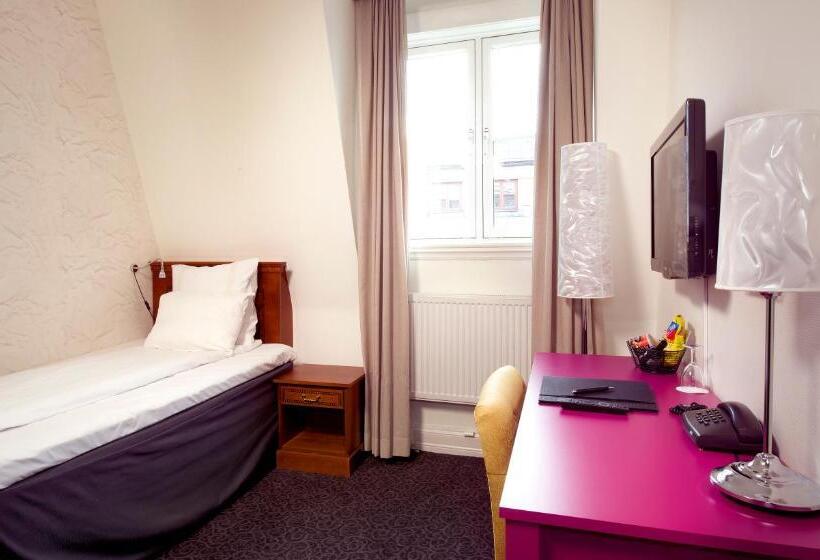 اتاق استاندارد یک نفره, Clarion Collection Hotel Savoy