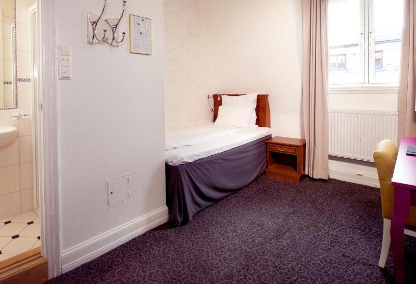 اتاق استاندارد یک نفره, Clarion Collection Hotel Savoy