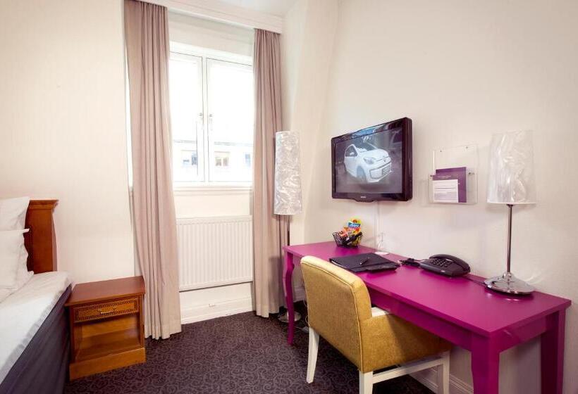 اتاق استاندارد یک نفره, Clarion Collection Hotel Savoy