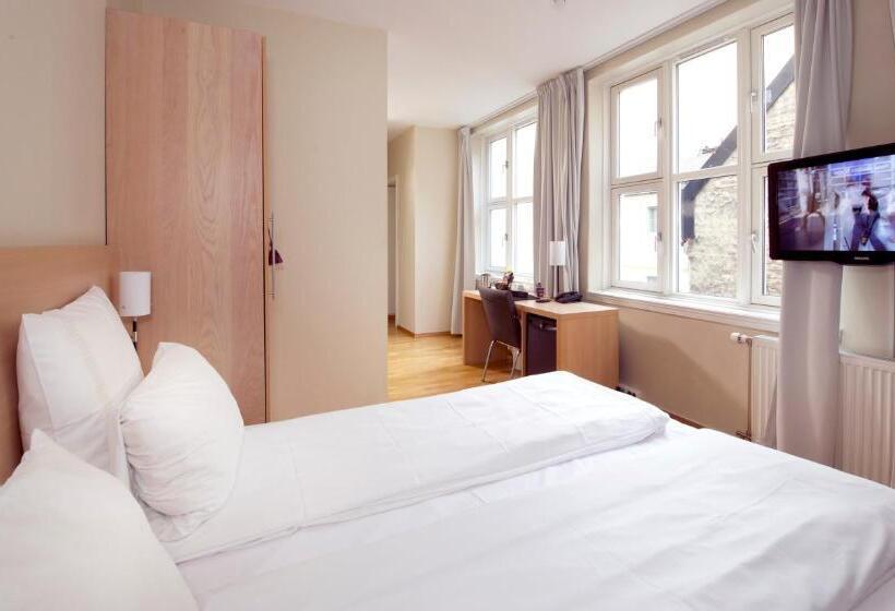 اتاق استاندارد, Clarion Collection Hotel Savoy