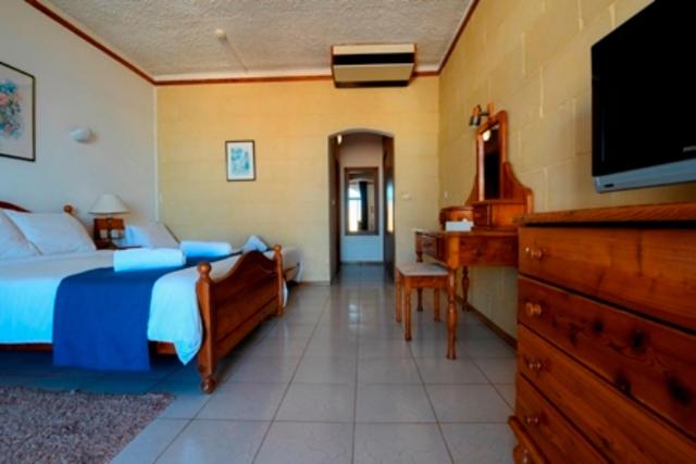 اتاق استاندارد سه نفره, Cornucopia