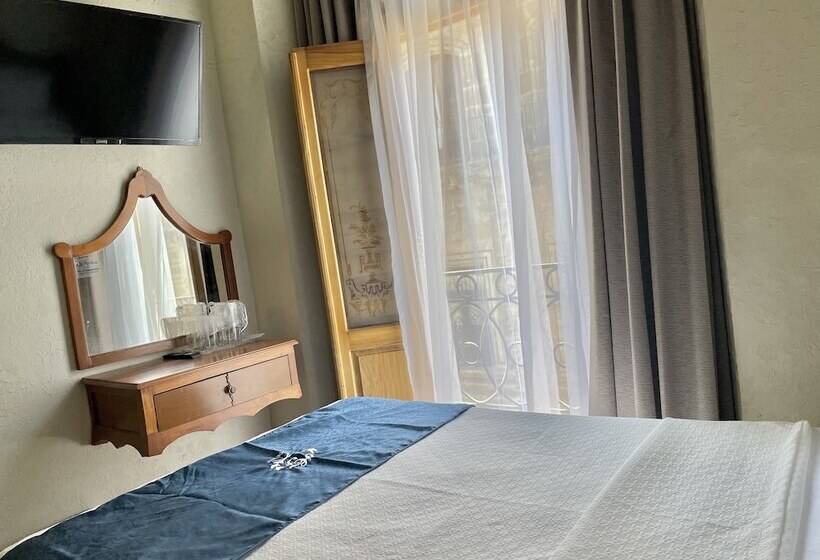 اتاق استاندارد, Frances