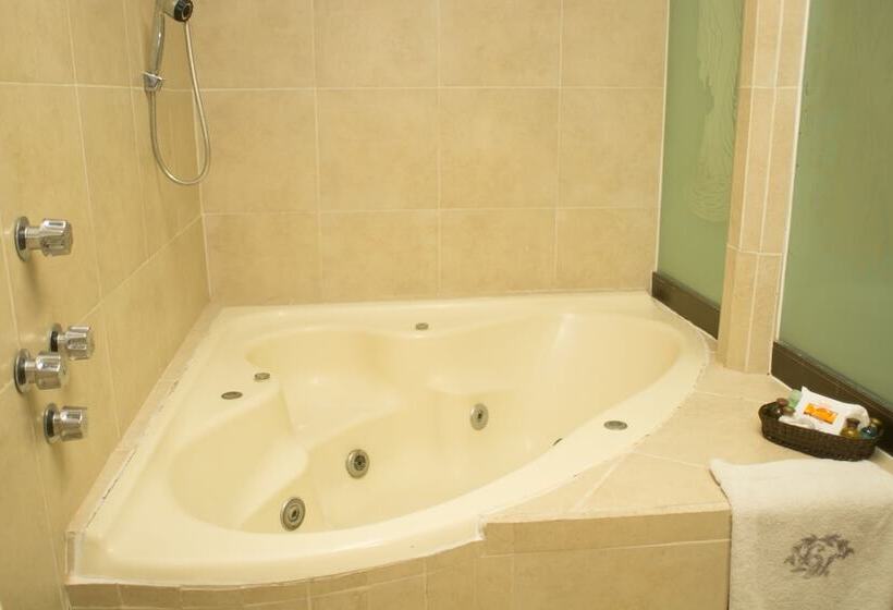 سوییت جونیور, Frances