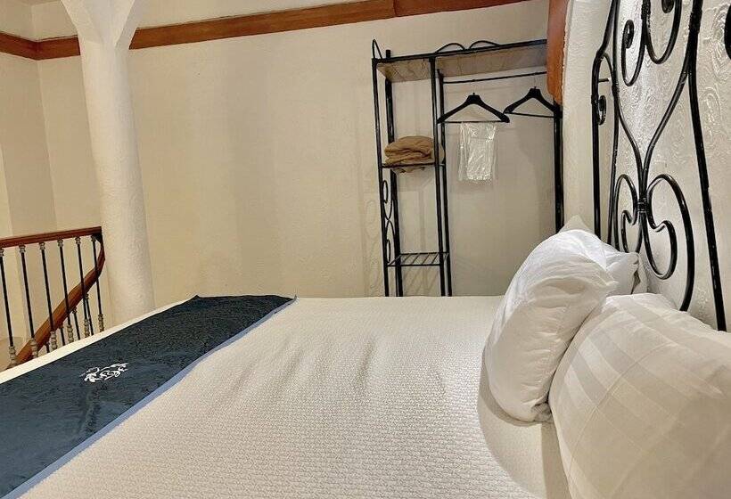 سوییت جونیور, Frances