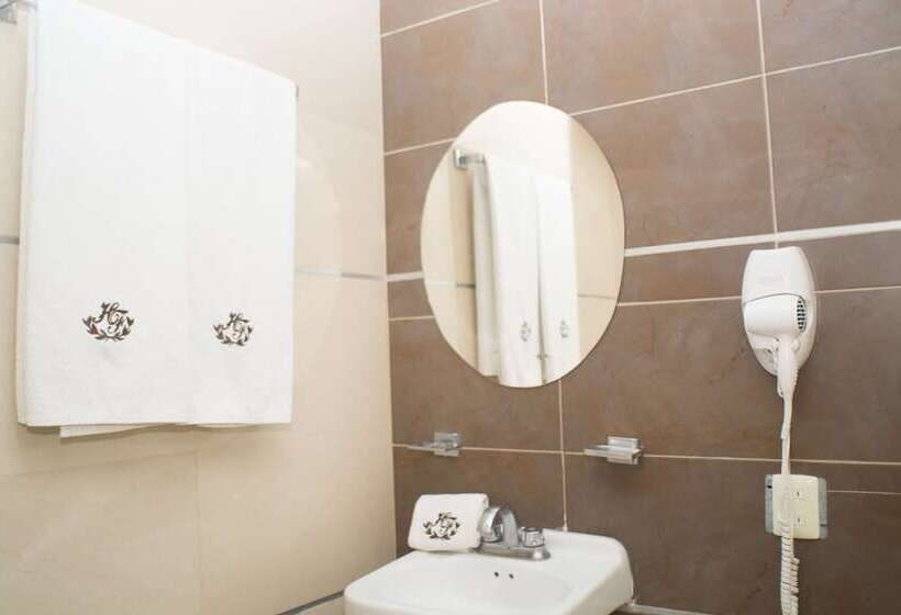 سوئیت پریمیوم, Frances