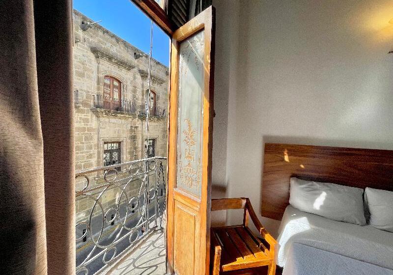 اتاق استاندارد چهار تخته, Frances