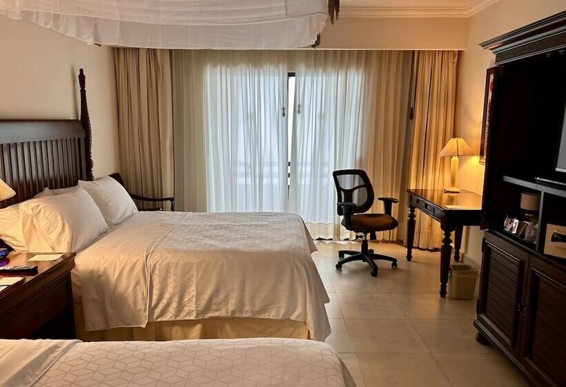 חדר סטנדרט שתי מיטות זוגיות, Holiday Inn Merida, An Ihg