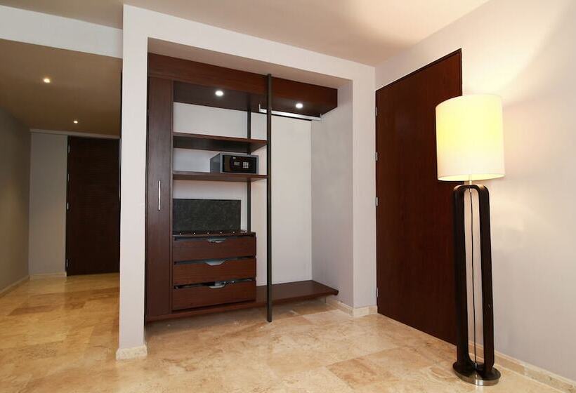 Номер Клуб, Hyatt Regency Villahermosa