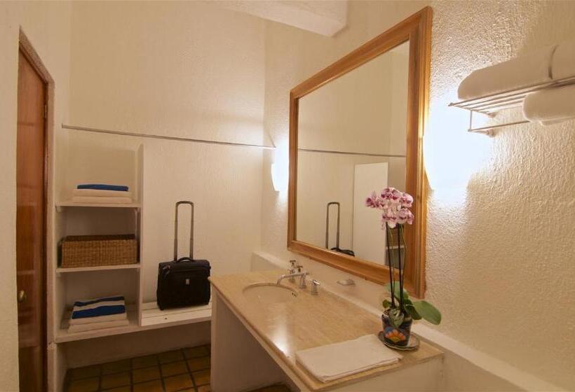 غرفة قياسية, Mercurio   Caters To Gay Men