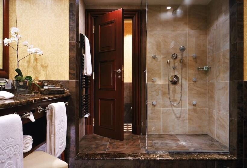 Deluxe Suite Sea View, Hôtel Métropole Monte Carlo