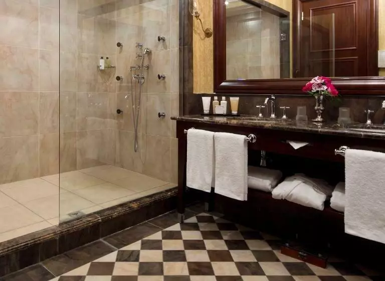 سوییت پرستیژ, Hôtel Métropole Monte Carlo