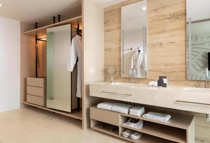 带观景和大床的豪华房间, Sls Cancun