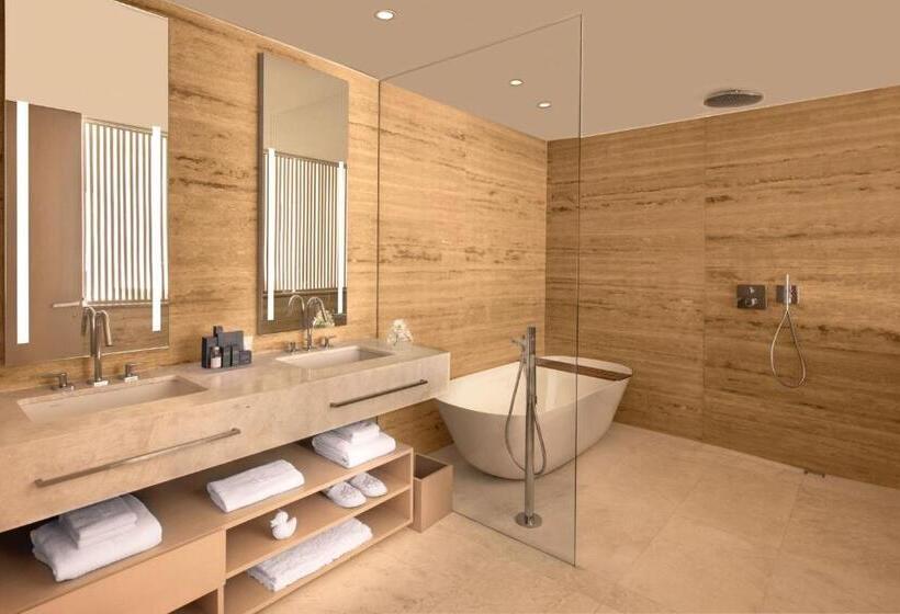 带海景的高级套房, Sls Cancun