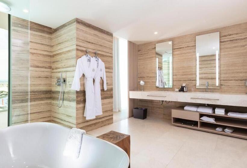 带海景的高级套房, Sls Cancun