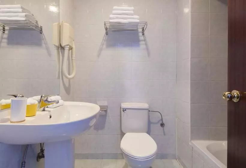اتاق خانوادگی با چشم‌انداز دریا, Sliema Hotel By St Hotels