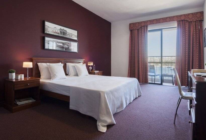 اتاق خانوادگی با چشم‌انداز دریا, Sliema Hotel By St Hotels