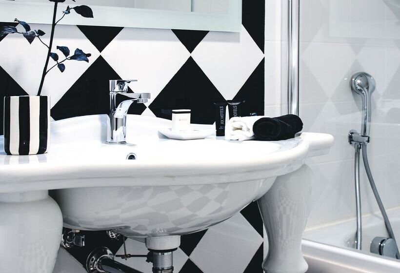 سوییت جونیور, Ax The Victoria