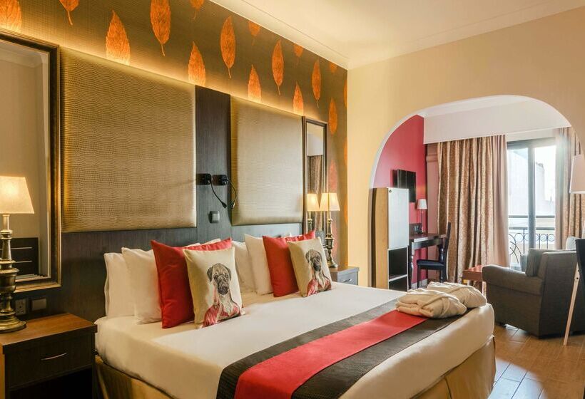 سوییت جونیور, Ax The Victoria