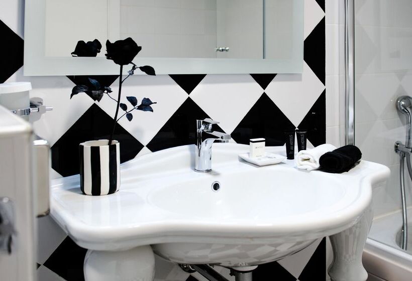 اتاق کلاسیک, Ax The Victoria